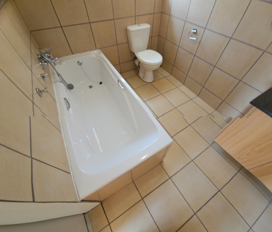 2 Bedroom Property for Sale in Langenhovenpark Free State